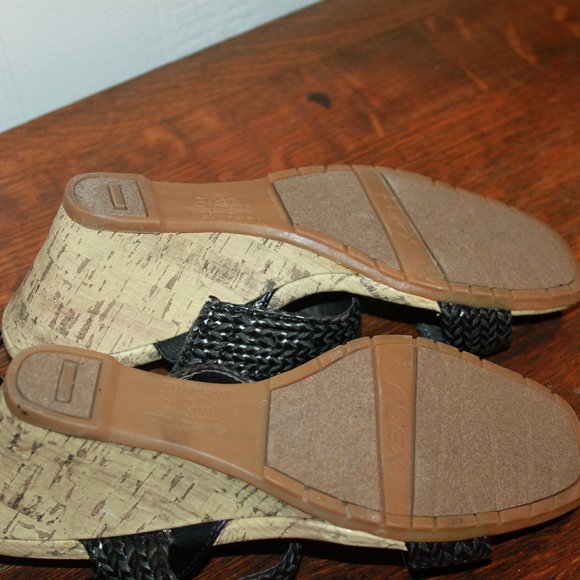 LIMITED SALE:  Life Stride Velocity with Memory Foam Wedge (Persona) Size 8.5M - Picture 6 of 7